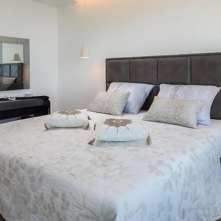 Luxury White Pearl With Pool Apartment *
