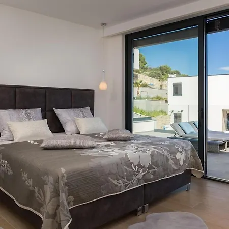 Luxury White Pearl With Pool Trogir