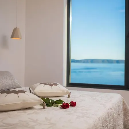 Luxury White Pearl With Pool Trogir