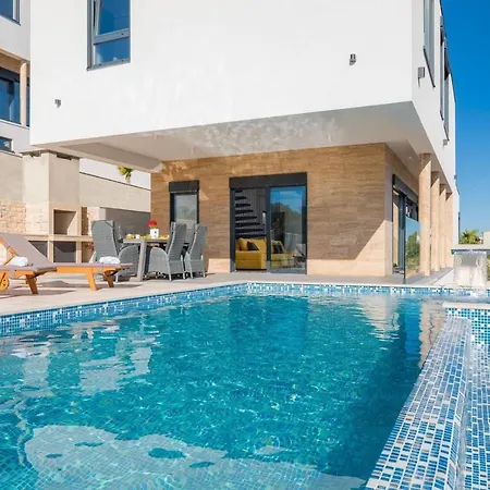 Luxury White Pearl With Pool Apartment *