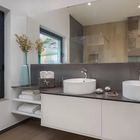 Luxury White Pearl With Pool *